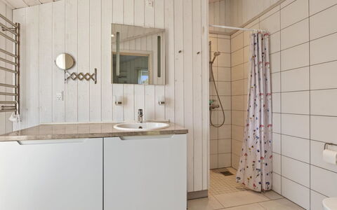 Sighrik - 600M from the Sea: Flooring, Plumbing Fixture, Wall, Floor, Interior Design, Wood, Bathroom, Sink, Tap, Plumbing