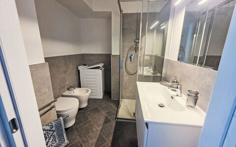 Due Passi: Flooring, Floor, Plumbing Fixture, Plumbing, Bathroom, Room, Tap, Sink, Toilet, Tile