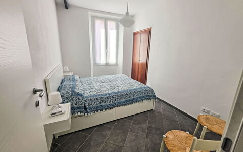 Due Passi: Bed, Bedroom, Floor, Bed Sheet, Flooring, Wood, Bedding, Interior Design, Furniture, Linens
