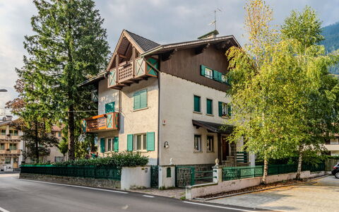 Dorian: Building, Window, Architecture, House, Residential Area, Home, Balcony