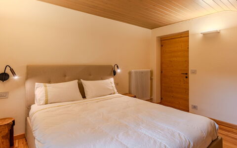 Dorian: Bed, Interior Design, Furniture, Bedroom, Flooring, Wall, Floor, Bed Sheet, Bedding, Wood