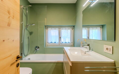Dorian: Bathroom, Plumbing Fixture, Interior Design, Flooring, Floor, Tap, Ceiling, Bathtub, Plumbing, Sink
