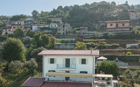 L'Edera e Il Mare: Residential Area, House, Home, Roof, Human Settlement, Rural Area, Balcony, Village, Suburb, Cottage