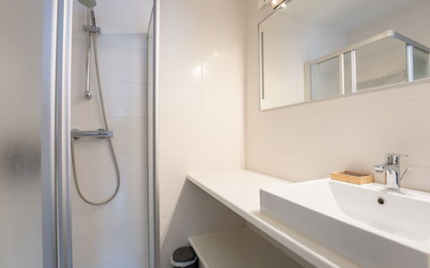 Amielie with Lateral Seaview: Bathroom, Wall, Plumbing Fixture, Flooring, Interior Design, Floor, Bathroom Sink, Tap, Plumbing, Sink