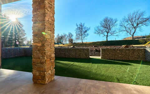 Kovářská 543: Lawn, Stone Wall, Garden, Brick, Landscaping, Artificial Turf, Shadow, Backyard, Walkway