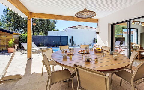 Villa Moorea: Outdoor Furniture, Shrub, House, Outdoor Table, Furniture, Home, Garden, Lawn, Backyard, Estate