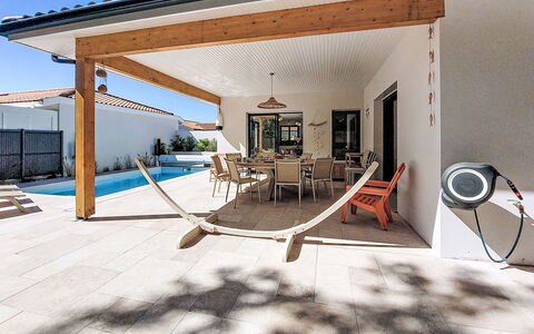 Villa Moorea: Outdoor Furniture, Shrub, House, Outdoor Table, Furniture, Home, Garden, Lawn, Backyard, Estate
