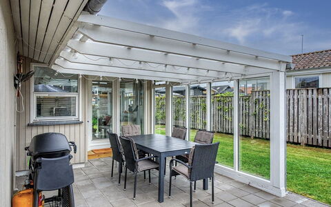 Swening - 50M from the Sea: Wood, Ceiling, Furniture, Porch, Shade, Outdoor Furniture, Outdoor Structure, Beam, Deck, Patio