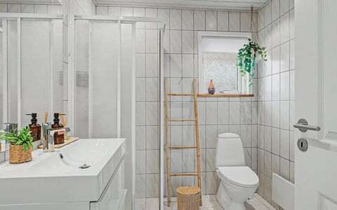 Swening - 50M from the Sea: Flooring, Floor, Interior Design, Tile, Plumbing Fixture, Ceiling, Room, Plumbing, Toilet, Bathroom
