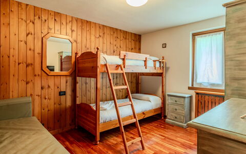 Calvet: Furniture, Interior Design, Wood, Bed, Bedroom, Flooring, Floor, Room, Ceiling, Wood Stain