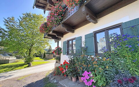 Thorermartlgut Incl. Gästekarte: Architecture, Slope, Cottage, Mountain Range, Log Cabin, Siding, Lumber, Alps, Eco Hotel, Mountain Village