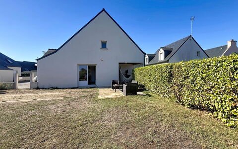 Maison de Kerné: Architecture, Slope, Cottage, Mountain Range, Log Cabin, Siding, Lumber, Alps, Eco Hotel, Mountain Village