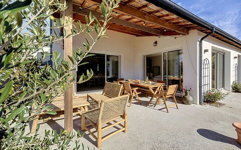 Maison de Saint-Pierre: Architecture, Slope, Cottage, Mountain Range, Log Cabin, Siding, Lumber, Alps, Eco Hotel, Mountain Village