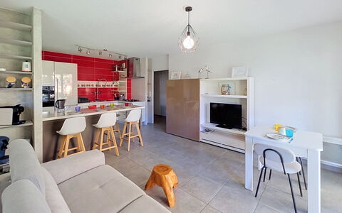 Carré Magdeleine: Architecture, Slope, Cottage, Mountain Range, Log Cabin, Siding, Lumber, Alps, Eco Hotel, Mountain Village