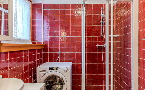Casa del Masanel: Plumbing Fixture, Flooring, Interior Design, Floor, Bathroom, Tile, Plumbing, Ceiling, Tap, Composite Material