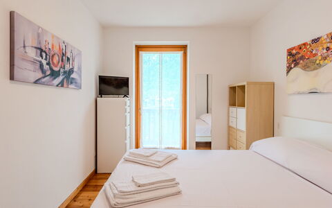 Casa del Masanel: Wood, Interior Design, Floor, Apartment, Room, Wood Flooring, Wood Stain, Hardwood, Bed, Bedroom