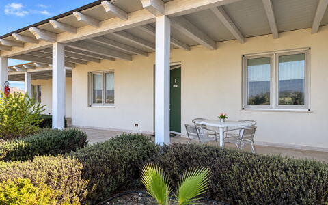 Casa Boungalow: Shade, Porch, Column, Estate, Outdoor Structure, Garden, Landscaping, Yard, Pergola, Villa