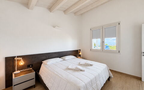 Casa Boungalow: Interior Design, Ceiling, Flooring, Floor, Bed, Room, Bedroom, Furniture, Apartment, Wood Flooring
