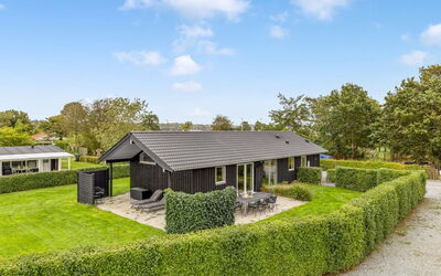 Ellanor - 100M from the Sea