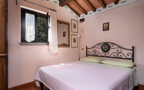 Al Melo: Bed, Bedroom, Furniture, Interior Design, Bed Sheet, Bedding, Home, Bed Frame, Floor, Linens