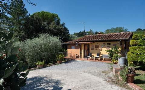 Al Melo: Roof, Shrub, House, Cottage, Home, Garden, Village, Yard, Flowerpot