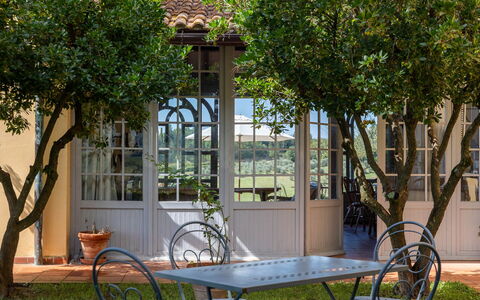 La Certaldina Luna Apartment: Door, Flowerpot, Home, Garden, Shade, Iron, Outdoor Structure, Estate, Outdoor Furniture