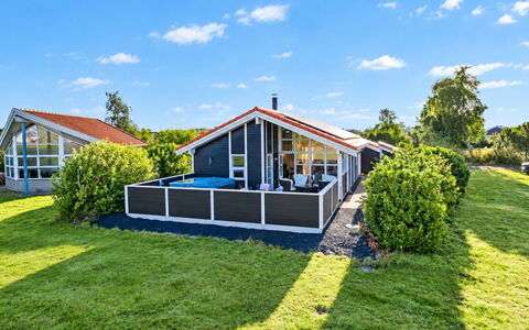 Nelia - 1Km from the Sea: Siding, Home, Roof, House, Residential Area, Cottage, Yard, Shade, Backyard, Lawn