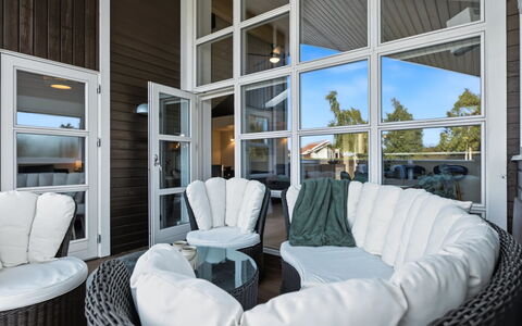 Nelia - 1Km from the Sea: Siding, Home, Roof, House, Residential Area, Cottage, Yard, Shade, Backyard, Lawn