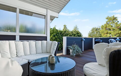 Nelia - 1Km from the Sea: Siding, Home, Roof, House, Residential Area, Cottage, Yard, Shade, Backyard, Lawn
