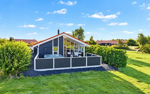 Nelia - 1Km from the Sea: Siding, Home, Roof, House, Residential Area, Cottage, Yard, Shade, Backyard, Lawn