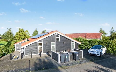 Nelia - 1Km from the Sea: Siding, Home, Roof, House, Residential Area, Cottage, Yard, Shade, Backyard, Lawn