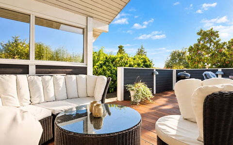 Nelia - 1Km from the Sea: Siding, Home, Roof, House, Residential Area, Cottage, Yard, Shade, Backyard, Lawn