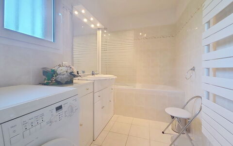 Cap Emeraude: Flooring, Interior Design, Floor, Wall, Plumbing Fixture, Ceiling, Lighting, Room, Bathroom Cabinet, Bathroom