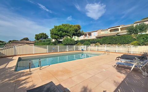 Cap Emeraude: Residential Area, Home, Human Settlement, Estate, Garden, Balcony, Landscaping, Suburb, Shade, Yard