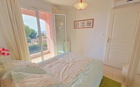 Cap Emeraude: Furniture, Interior Design, Floor, Wood, Flooring, Bedroom, Room, Pink, Linens, Bed