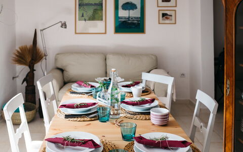 Marijana: Furniture, Tableware, Table, Serveware, Dishware, Tablecloth, Drinkware, Kitchen & Dining Room Table, Dining Room, Chair