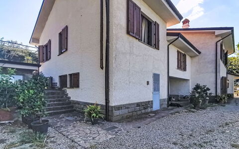 La Villa di Andrea: Building, Wall, Window, House, Home, Residential Area, Architecture, Facade, Roof, Neighbourhood