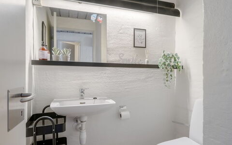 Alena - 50M from the Sea: Bathroom Sink, Wall, Plumbing Fixture, Bathroom, Interior Design, Sink, Mirror, Tap, Flooring, Plumbing