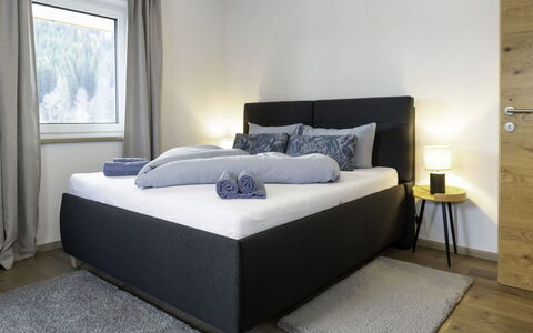 Auffach 609: Bedroom, Bed, Bed Frame, Bedding, Pillow, Wood Flooring, Hardwood, Throw Pillow, Lamp, Bed Sheet