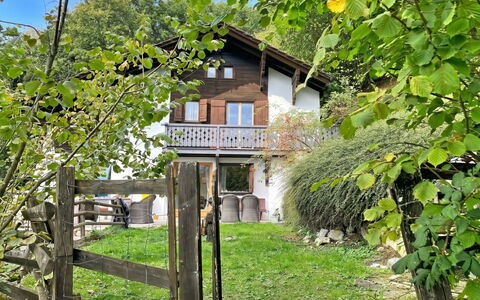 Chalet Scarbo: Wood, House, Cottage, Shrub, Home, Rural Area, Spring, Farmhouse, Garden, Backyard