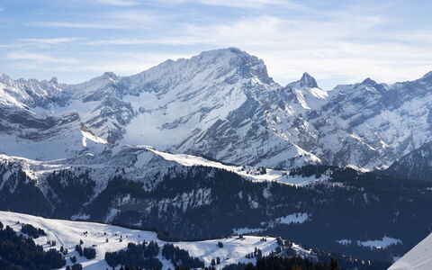 Chalet Scarbo: Snow, Mountain, Sky, Mountainous Landforms, Winter, Mountain Range, Glacial Landform, Hill, Highland, Ridge