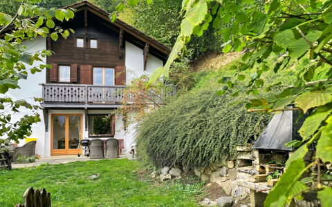 Chalet Scarbo: Wood, House, Shrub, Cottage, Home, Rural Area, Door, Spring, Groundcover, Garden