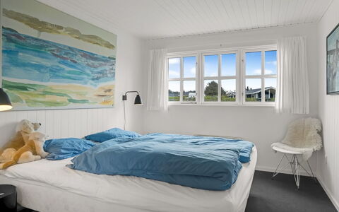 Aaran - 100M from the Sea: Bedroom, Bed, Bedding, Bed Sheet, Bed Frame, Linens, Pillow, Hotel, Daylighting, Throw Pillow