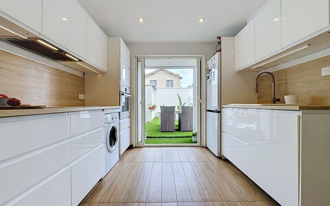 Les Boutons D'Or: Flooring, Interior Design, Kitchen Appliance, Major Appliance, Floor, Kitchen, Countertop, Wood, Ceiling, Cabinetry