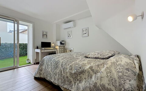 Les Boutons D'Or: Furniture, Bed, Interior Design, Floor, Bedroom, Flooring, Wall, Room, Wood, Ceiling