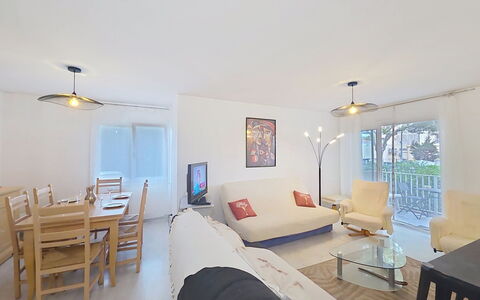 Les Floralies: Interior Design, Furniture, Couch, Flooring, Ceiling, Floor, Living Room, Apartment, Room, Home
