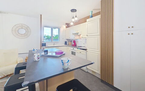 Les Floralies: Furniture, Interior Design, Kitchen, Flooring, Countertop, Wood, Ceiling, Cabinetry, Kitchen Appliance, Light Fixture