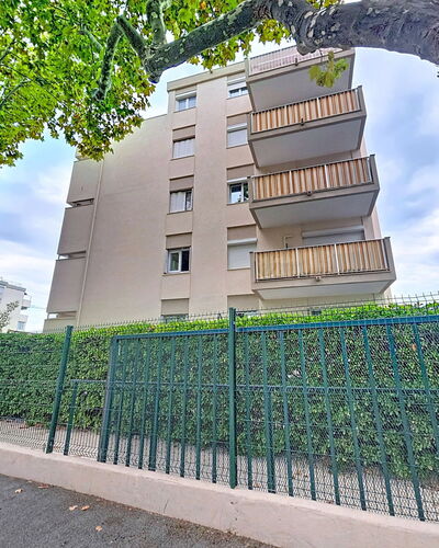 Les Floralies: Daytime, Building, Residential Area, Apartment, Architecture, Neighbourhood, Facade, Condominium, Urban Design, Human Settlement