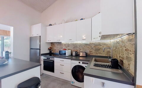 Mini Villa Mare Sole: Kitchen Appliance, Kitchen, Countertop, Major Appliance, Interior Design, Flooring, Home Appliance, Furniture, Ceiling, Cabinetry