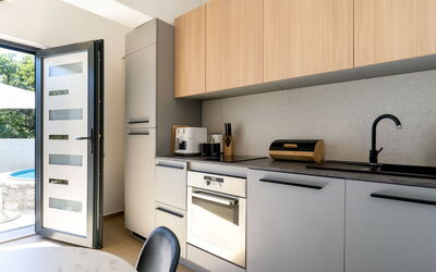 Accommodation:&nbsp;As 174.2
